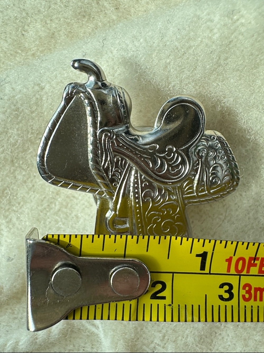 Silver Tone Western Cowgirl Saddle Pin Brooch - Picture 4 of 6